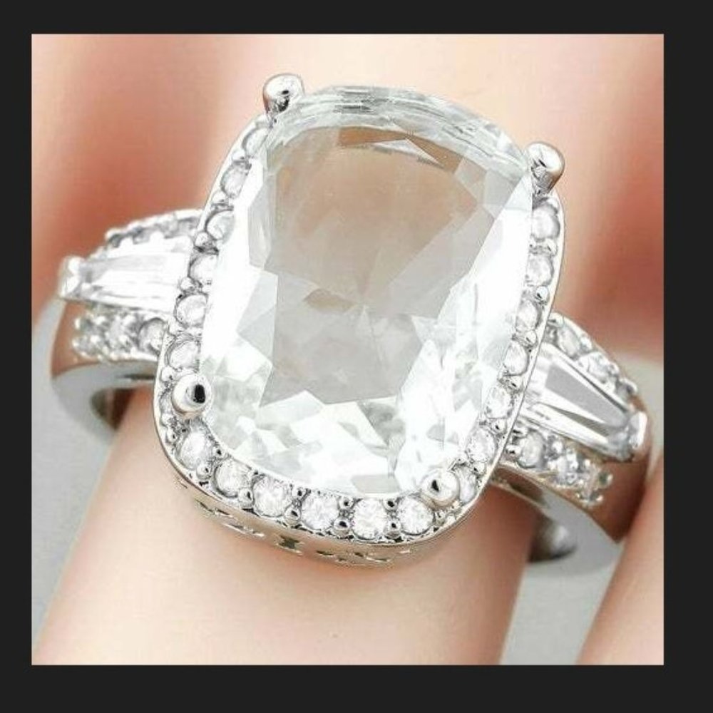 Beautifully Fine White Sapphire 9.10ctw Ring Size 7